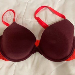 lot of 2 - 32DD BRAS Victoria Secret + PINK